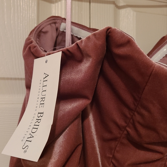 ALLURE STYLE 1667 OFF SHOULDER VELVET BRIDESMAID DRESS NWT - Picture 4 of 5